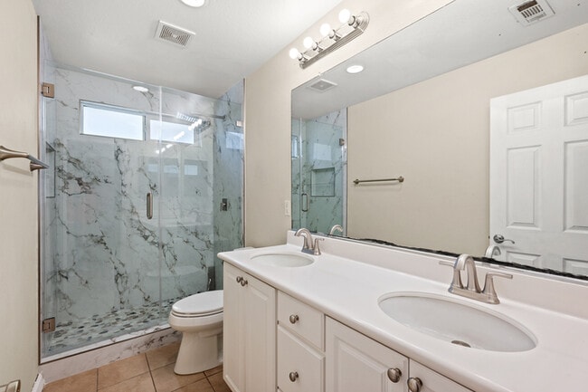 Building Photo - Ideal for Large Families – 6BR/4BA Eastval...