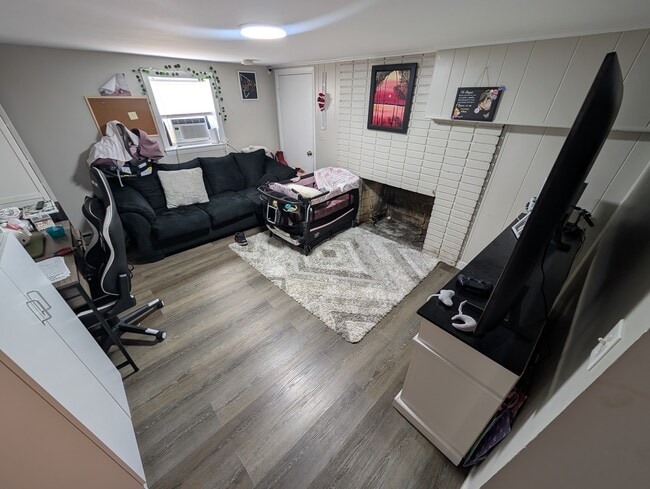 Building Photo - 111 Gage Ave