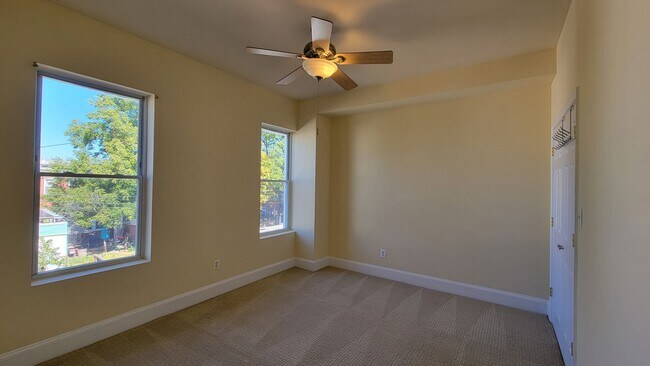 Building Photo - Manor Place