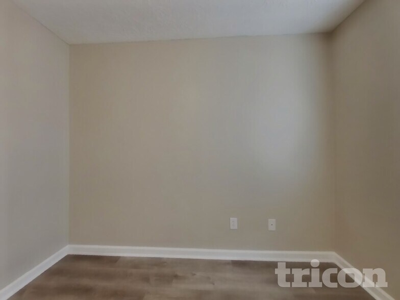 Building Photo - 581 Meadow Spring Dr