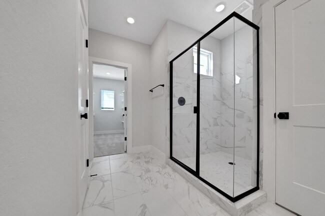 Building Photo - 13651 Giovannis Gdn