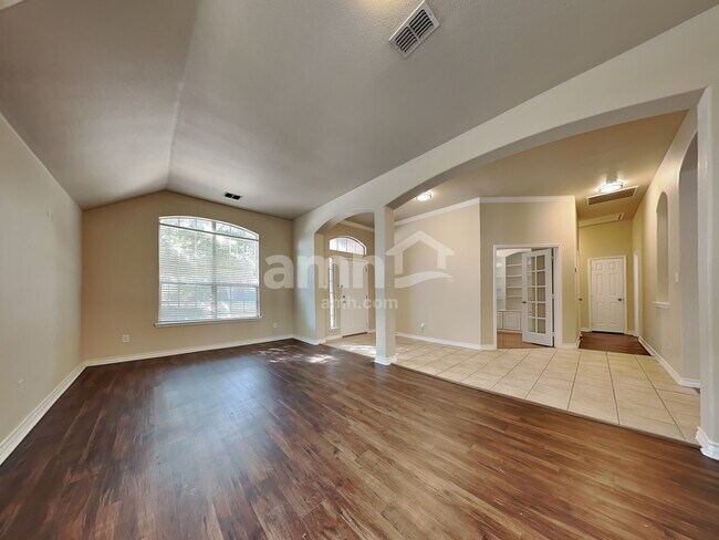 Building Photo - 989 Dogwood Ln