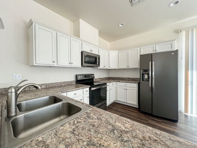 Building Photo - 29 Palms Home with Solar