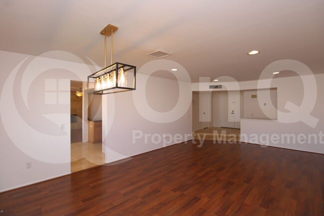 Building Photo - 1816 E Oxford Dr