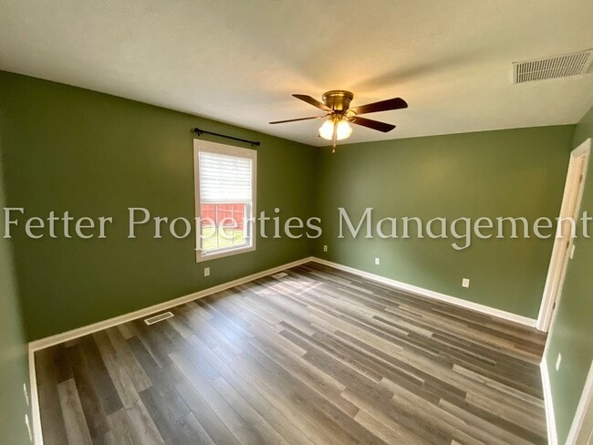 Building Photo - Gorgeous 3 Bedroom Newburgh Home!