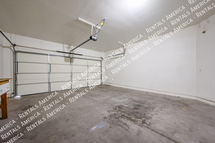 Building Photo - 1356 E Clifton Ave