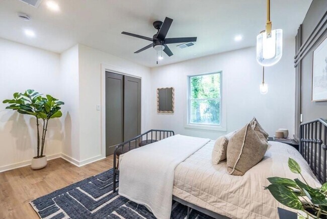 Building Photo - STUNNING RENOVATION! Modern 3BR/2BA Ranch in Sought-After Location!