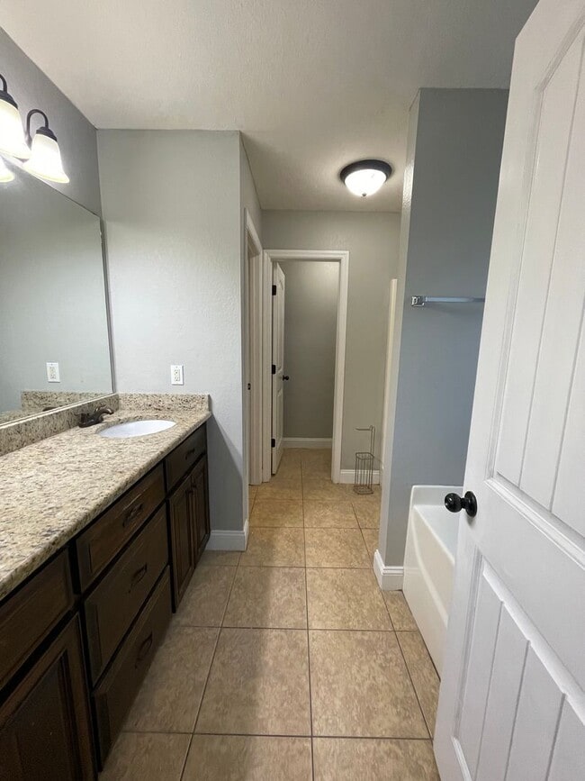 Building Photo - 3BR/2BA Located in Miller Farms Subdivision Across from MAFB!