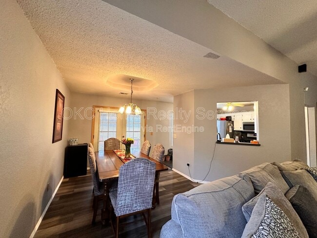 Building Photo - 17316 Valley Crst