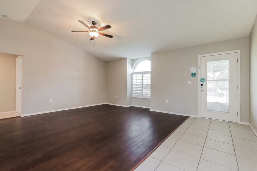 Building Photo - 6202 65th Ct E