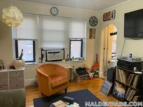 Building Photo - 349 Pleasant St