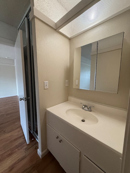 Building Photo - 1330 Byron Dr