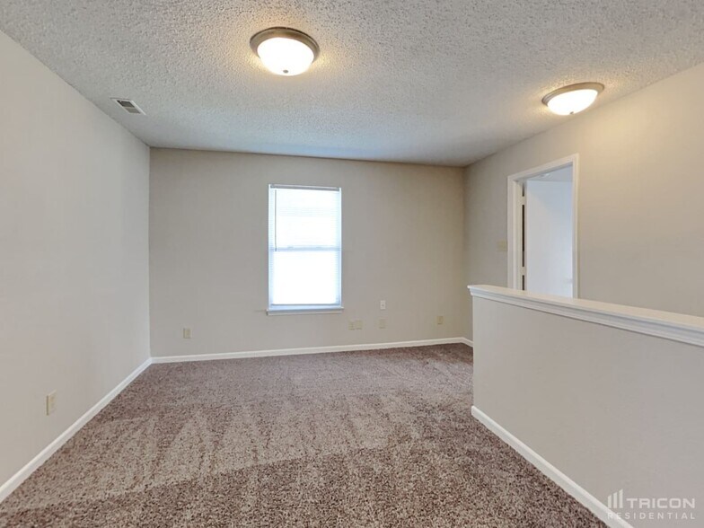 Building Photo - 10878 Glenayr Dr