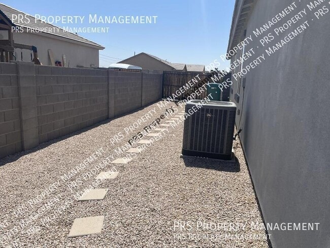 Building Photo - 34909 N Palm Dr