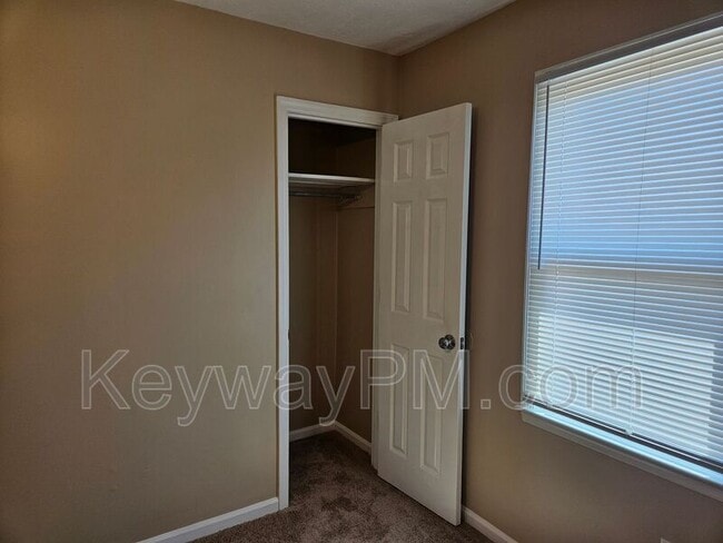 Building Photo - 2326 Greengate Dr