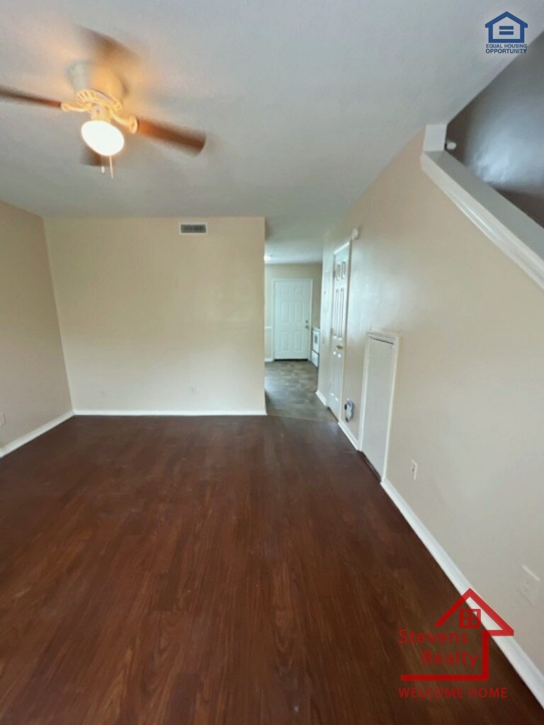 Building Photo - 402 Peek Dr
