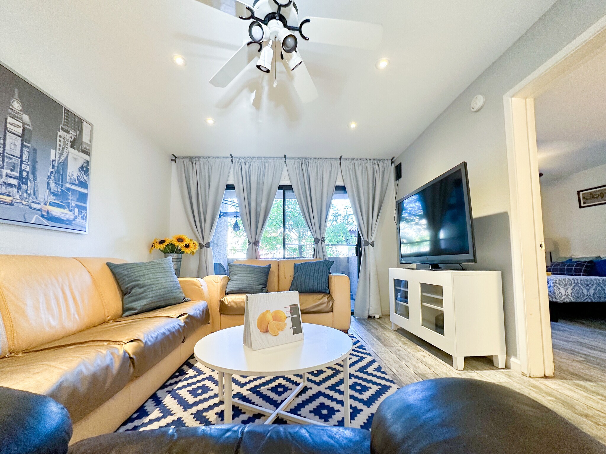 Building Photo - 1215 E Lemon St