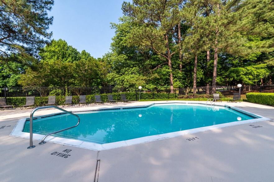 Primary Photo - Woodlake Downs