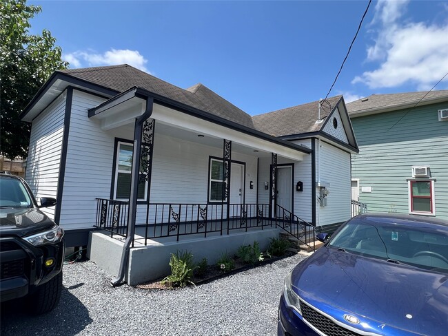 Building Photo - 220 Redan St