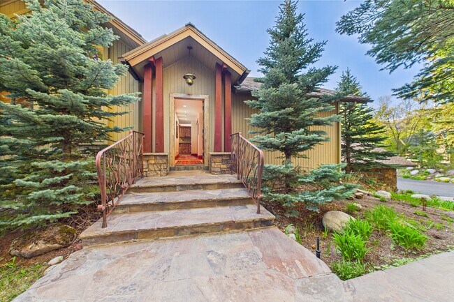 Building Photo - 593 Meadowood Dr
