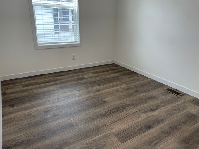 Building Photo - 326 White Oak Ln