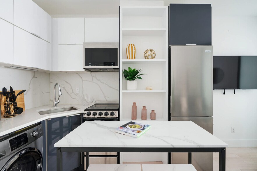 Building Photo - 317 E 78th St