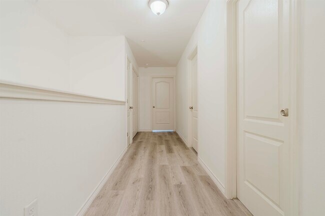 Building Photo - 5704 Montevista Dr