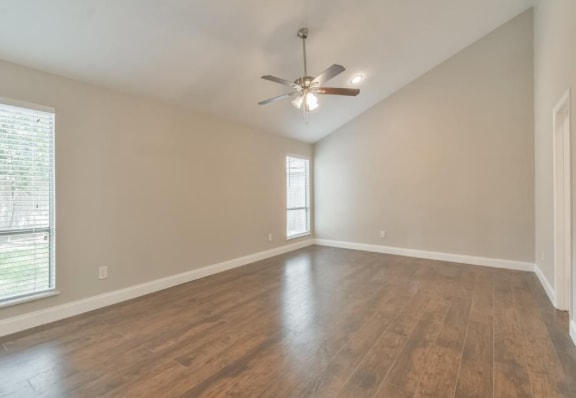 Building Photo - 2119 Woodstream Dr