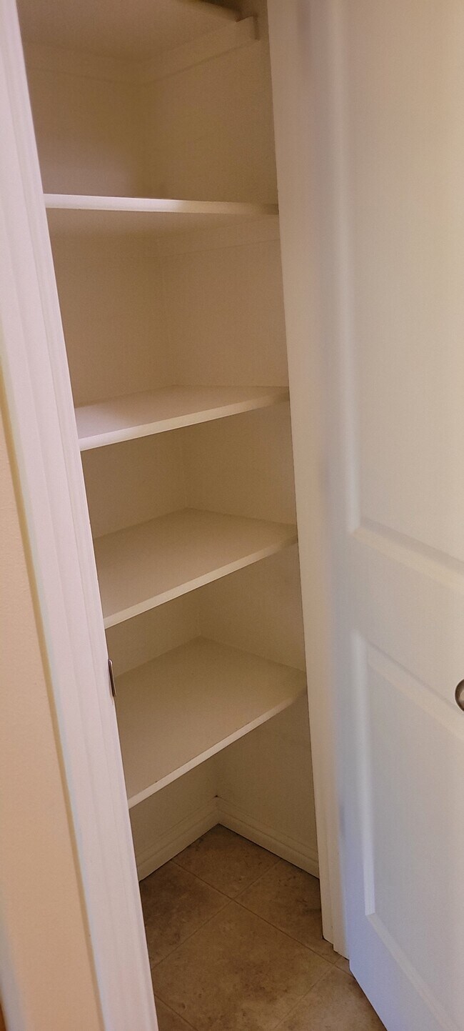 Building Photo - 539 SE Oak Grove Ave