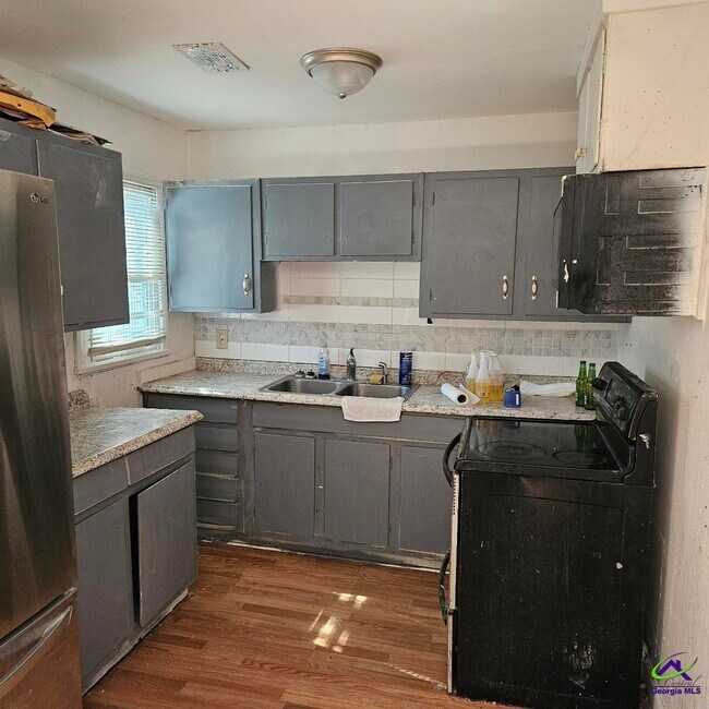 Building Photo - 306 Kingsbury Cir