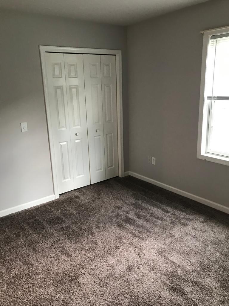 Building Photo - 640 S Oak St