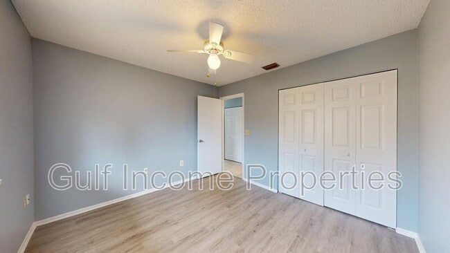 Building Photo - 709 45th St E