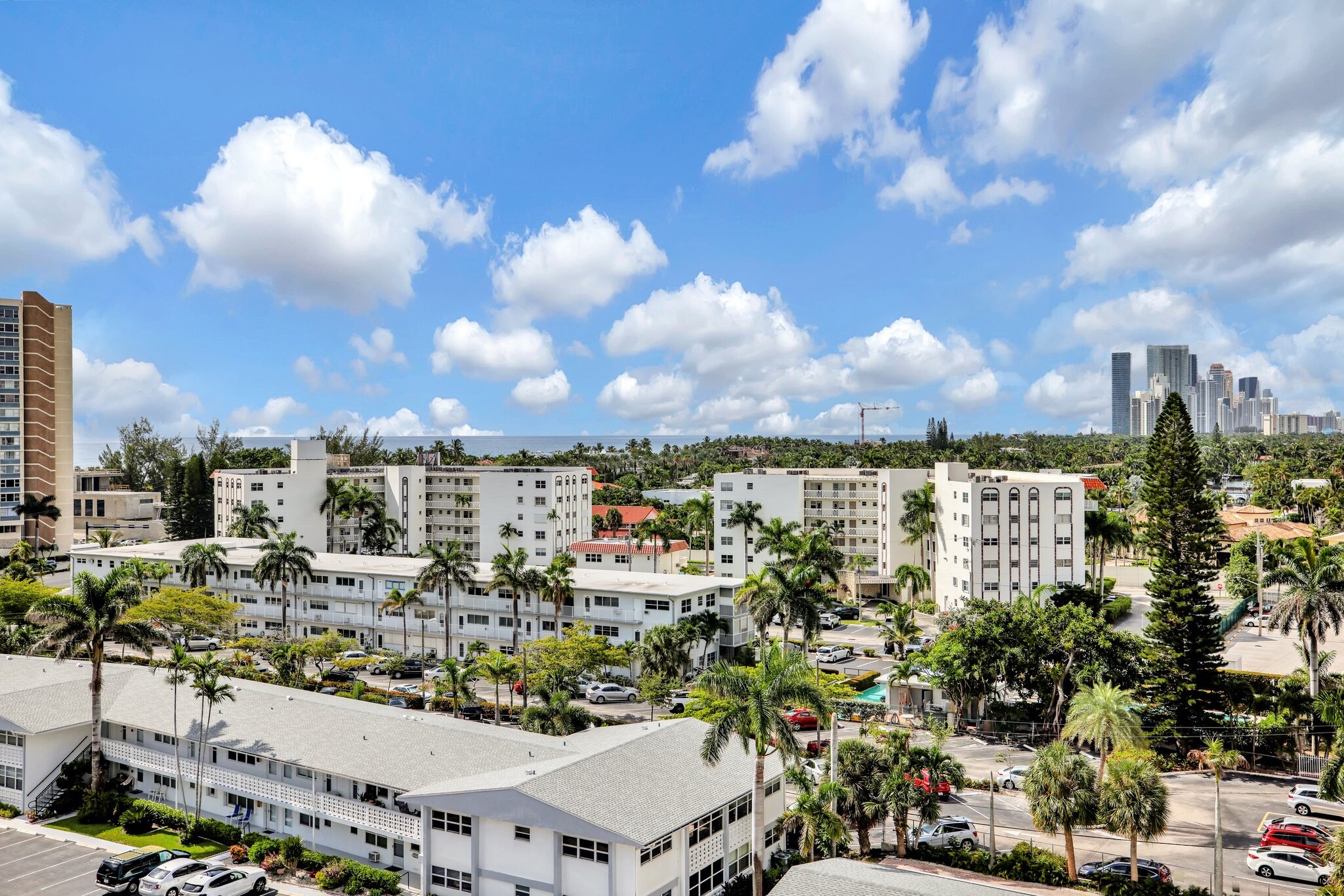 Building Photo - 3113 S Ocean Dr