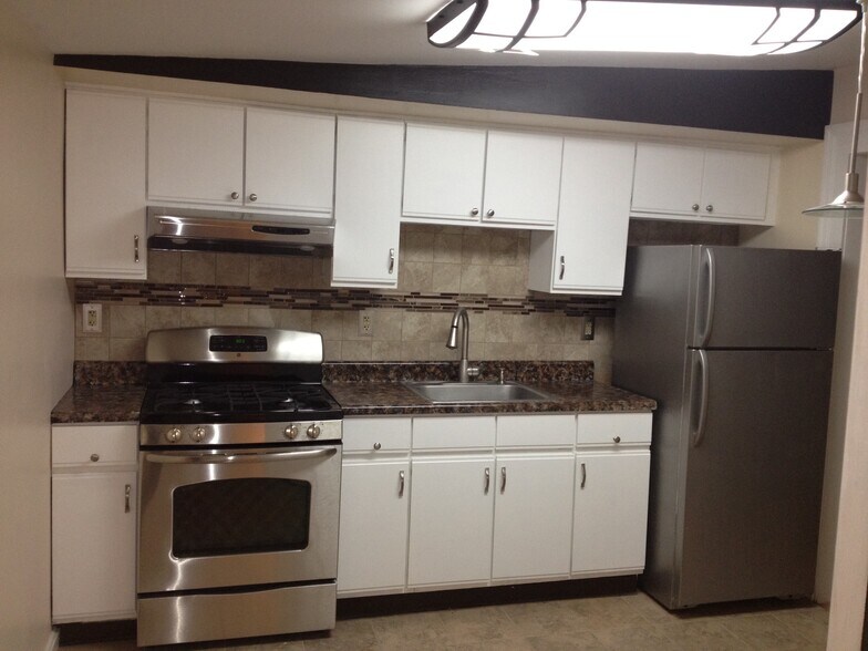 Building Photo - 376 Madison Ave