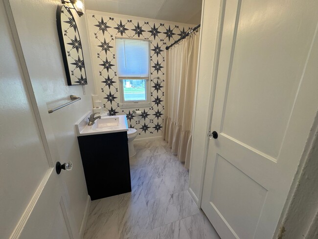 Building Photo - 3 bedroom house in Paducah