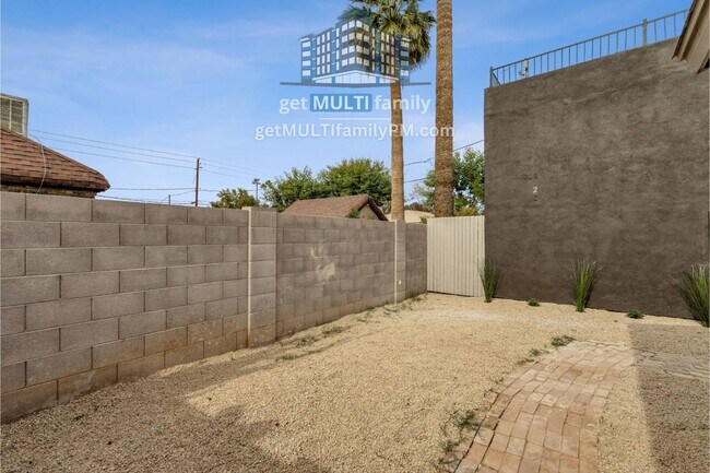 Building Photo - 1006 E Pasadena Ave