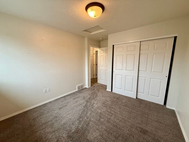 Building Photo - Stunning 3 Bed 2 Bath Eagle Ridge Home w/ ...