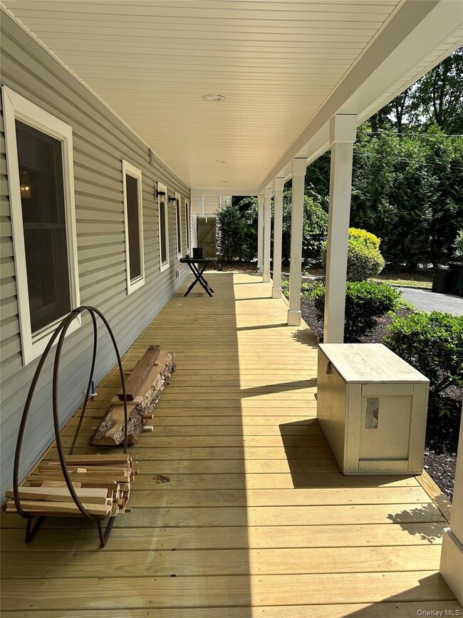 Building Photo - 162 Spring Rd