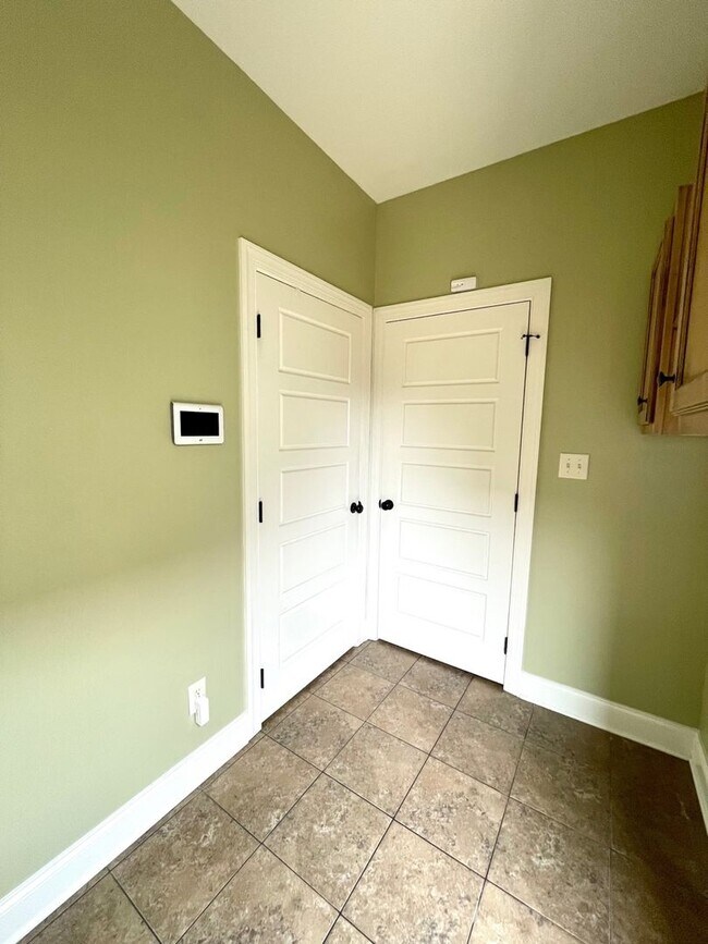 Building Photo - **DOWNTOWN JACKSON** Hub City LIFT Wellnes...