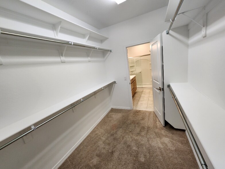 Building Photo - 8948 W Colter St