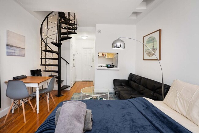 Building Photo - 328 E 74th St