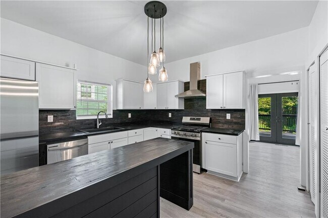 Building Photo - 1035 Astor Ave SW