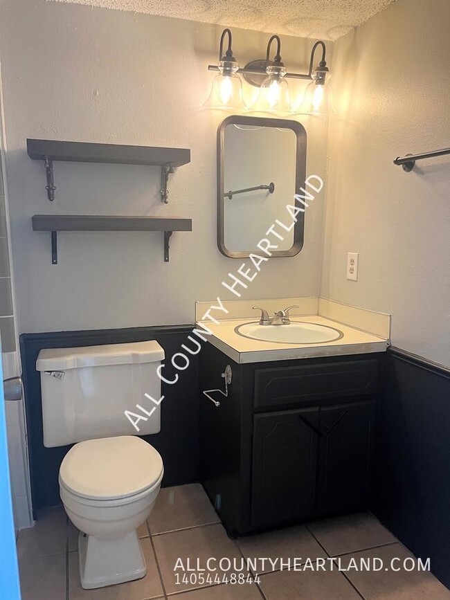 Building Photo - 221 Jason Dr