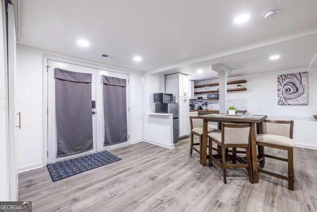 Building Photo - 1122 Elaine Dr