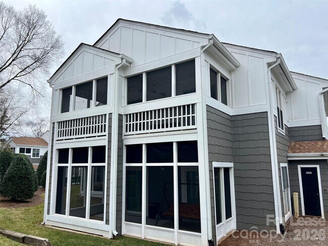 Building Photo - 751 Southwest Dr