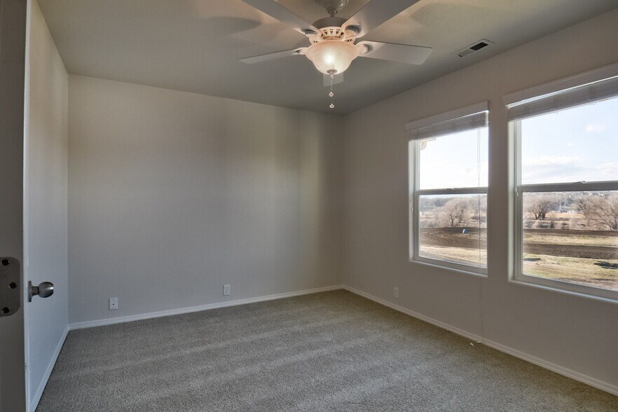 Building Photo - Move-In Ready 2-Bedroom with Central A/C –...