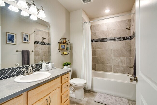 Building Photo - 4642 Hahns Peak Dr