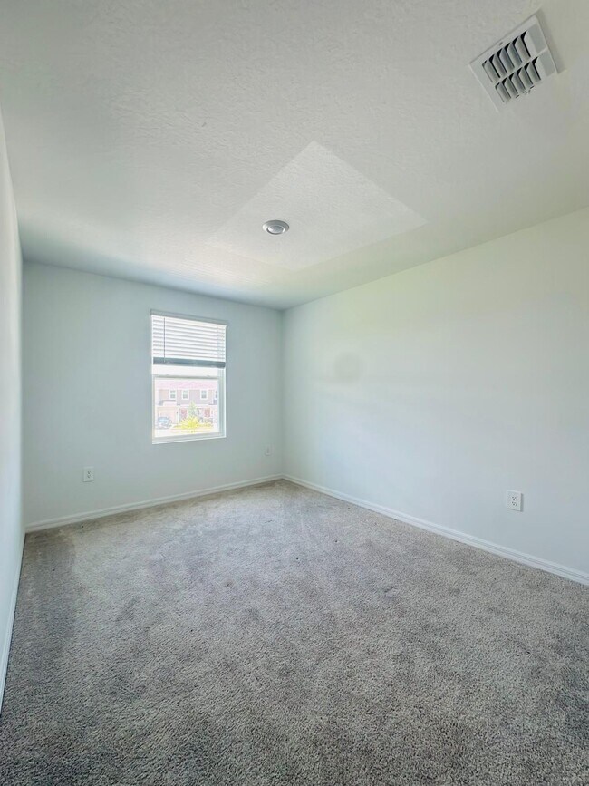 Building Photo - 2287 Portrait St