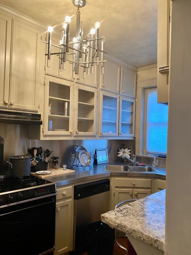 Building Photo - Gorgeous Condo in Sophian Plaza!