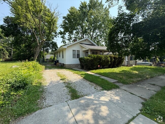 Building Photo - 2558 Tiffin St
